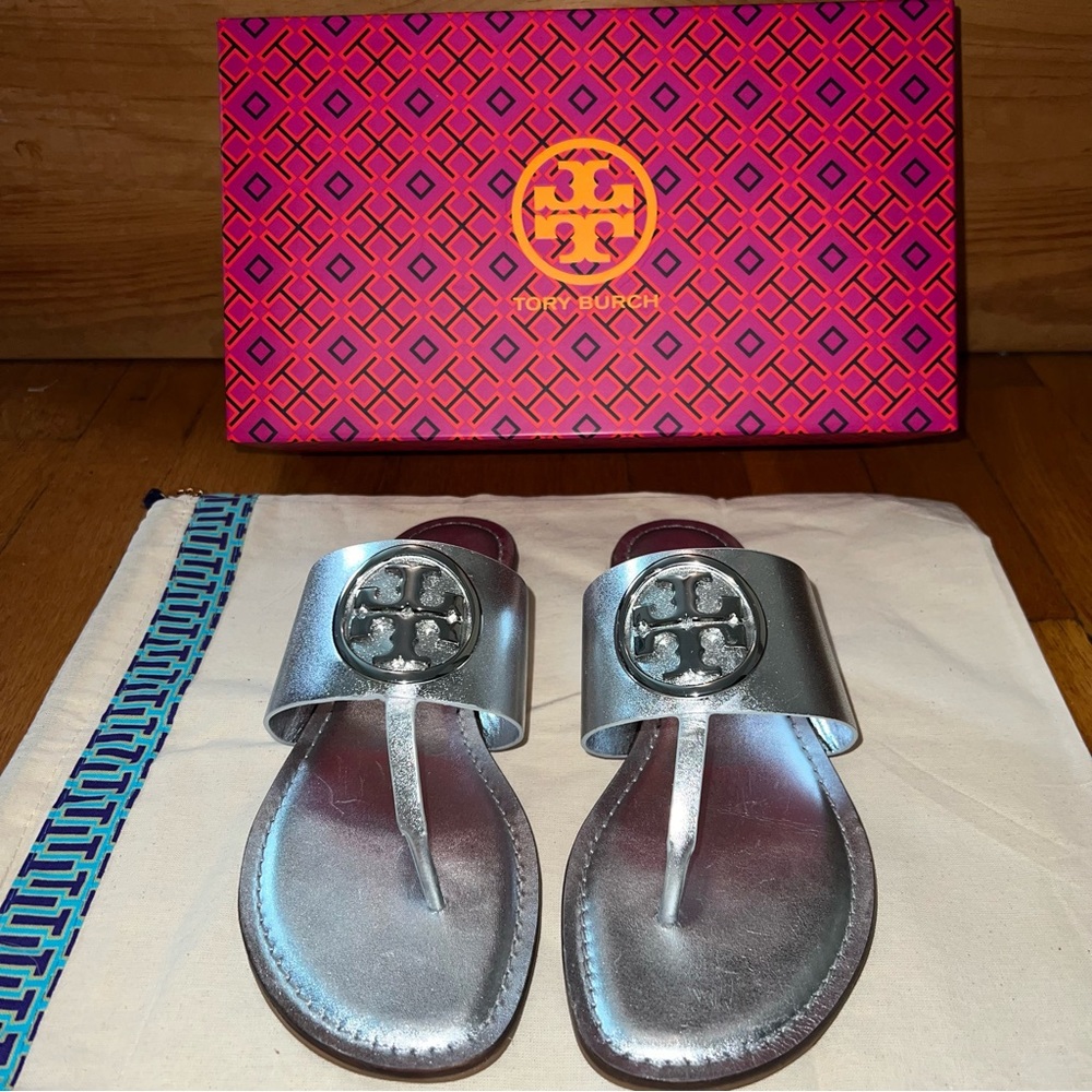 Tory Burch Benton Band Flat Sandal Metallic Silver. NWT
